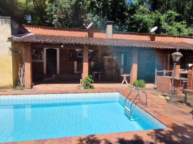 Sítio com 5000m² 4 quartos e 3 banheiros, à venda, no bairro Parque dos Pinheiros em Vassouras