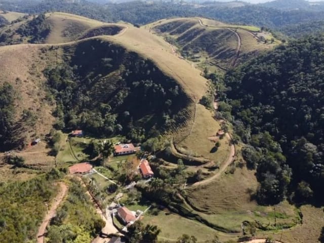 Sítio com 260000m² 11 quartos e 15 banheiros, à venda, no bairro Itapema em Guararema