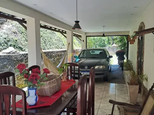 Sítio com 2500m² 3 quartos e 3 banheiros, à venda, no bairro Posse em Petrópolis