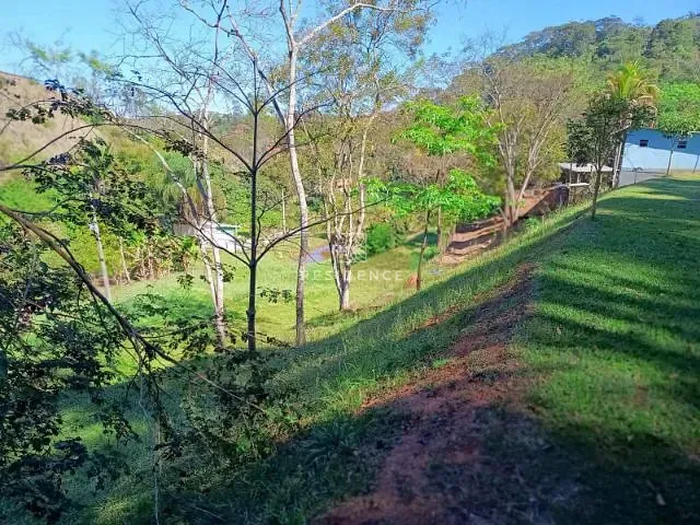 Sítio com 45000m² 2 quartos e 1 banheiro, à venda, no bairro Estrada do Papagaio em Pinheiral