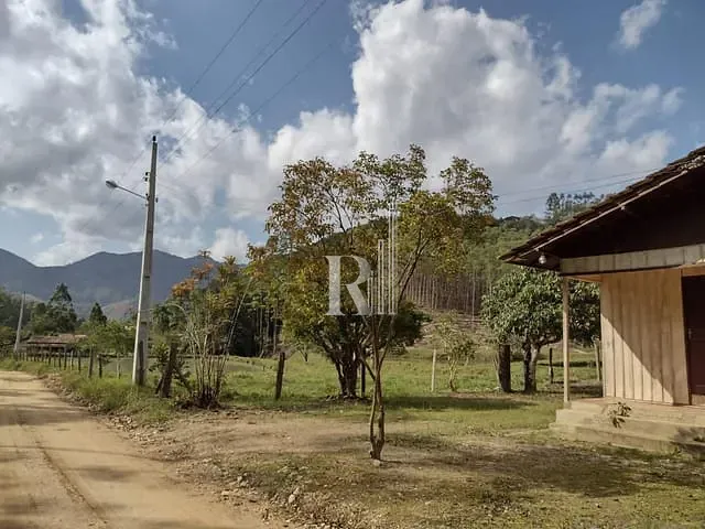 Sítio com 3725m² 2 quartos e 1 banheiro, à venda, no bairro Oliveira em Tijucas