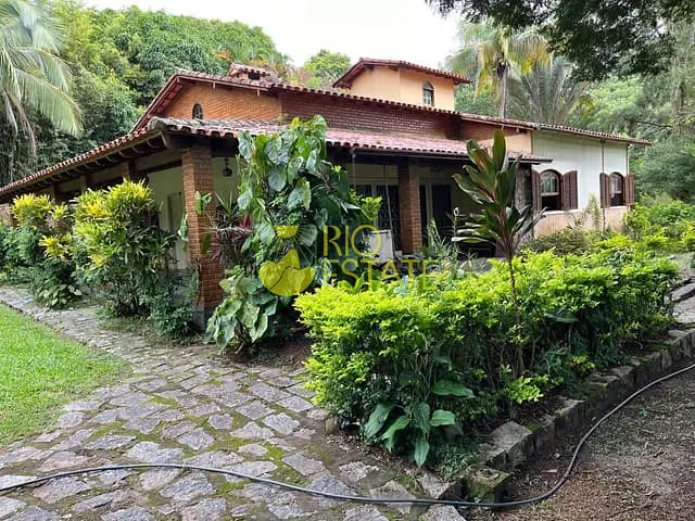Sítio com 7500m² 3 quartos e 2 banheiros, à venda, no bairro Country Clube em Itatiaia
