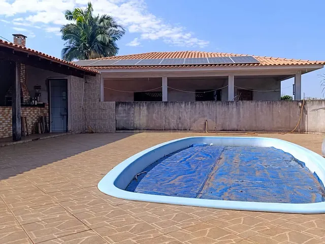 Sítio com 56870m² 3 quartos e 3 banheiros, à venda, no bairro Área Rural de Apucarana em Apucarana