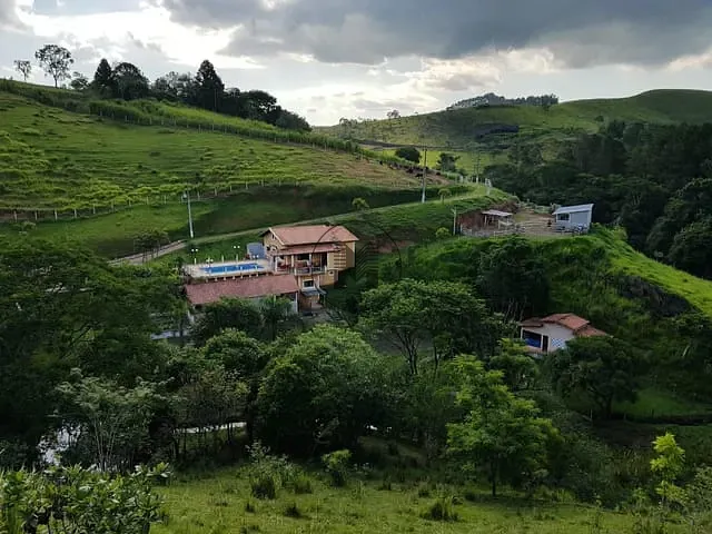 Sítio com 642170000m² 4 quartos e 3 banheiros, à venda, no bairro Zona Rural em Guaratinguetá