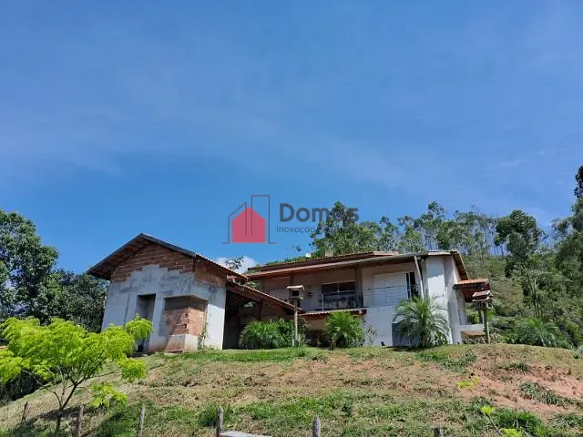 Sítio com 20000m² 3 quartos e 1 banheiro, à venda, no bairro Cruz Grande em Pindamonhangaba