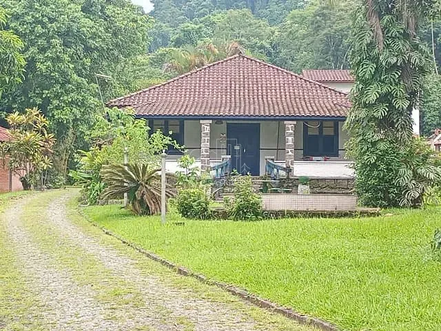 Sítio com 104000m² 15 quartos e 15 banheiros, à venda, no bairro Iconha em Guapimirim