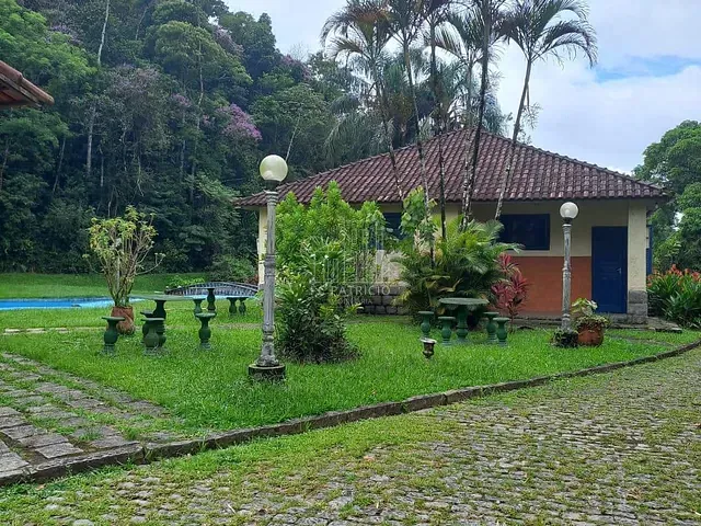 Sítio com 104000m² 15 quartos e 15 banheiros, à venda, no bairro Iconha em Guapimirim