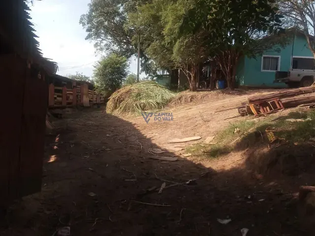 Sítio com 2800m² 2 quartos e 1 banheiro, à venda, no bairro Chácaras Araújo I em São José dos Campos