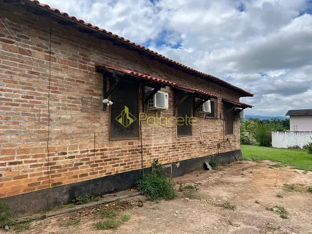 Sítio com 20000m² 4 quartos e 3 banheiros, à venda, no bairro Ribeirão Grande em Pindamonhangaba