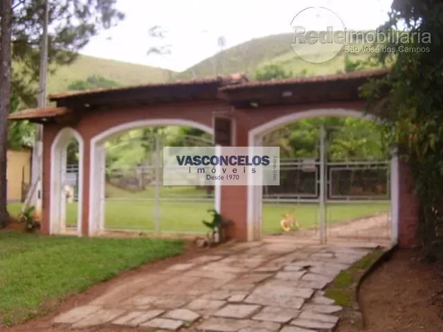 Sítio com 1252m² 4 quartos e 3 banheiros, à venda, no bairro Condomínio Residencial Jaguary em São José dos Campos
