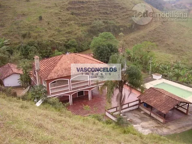 Sítio com 1252m² 4 quartos e 3 banheiros, à venda, no bairro Condomínio Residencial Jaguary em São José dos Campos