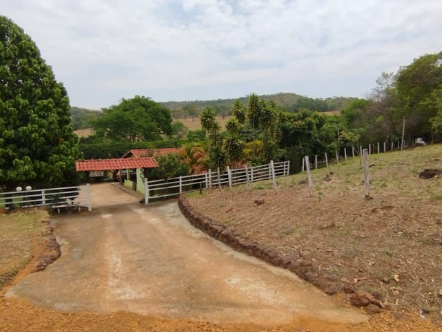 Sítio 3 quartos e 2 banheiros, à venda, no bairro C em Abadiânia