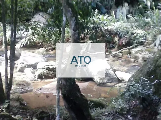 Sítio com 2625m² 2 quartos e 1 banheiro, à venda, no bairro Rolador em Canelinha