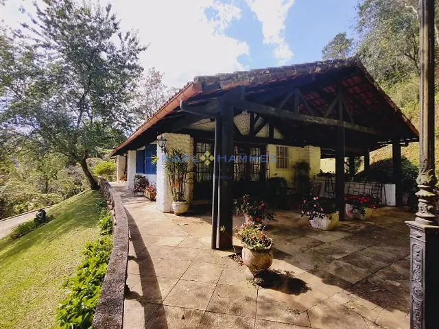 Sítio 4 quartos e 3 banheiros, à venda, no bairro Fazenda Inglesa em Petrópolis