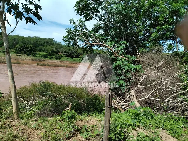 Sítio com 60000m², à venda, no bairro Zona Rural em Araçuaí