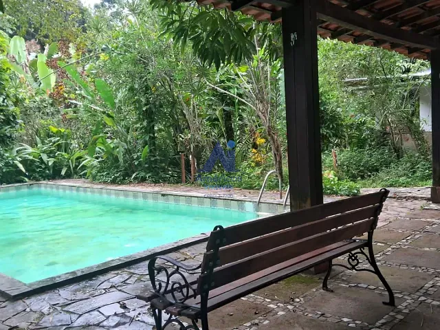 Sítio 7 quartos e 3 banheiros, à venda, no bairro Parque Xerém em Duque de Caxias
