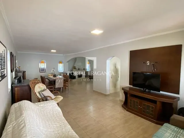 Sítio com 10000m² 4 quartos e 7 banheiros, à venda, no bairro Guaripocaba em Bragança Paulista