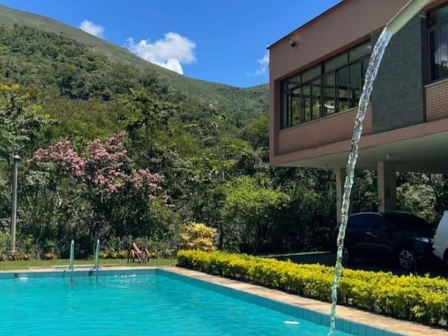 Sítio com 24000m², à venda, no bairro Itaipava em Petrópolis