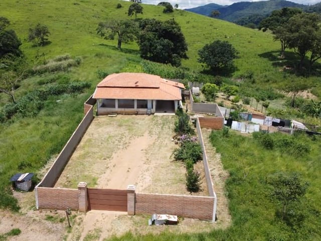 Sítio com 24200m² 2 quartos e 2 banheiros, à venda ou para alugar, no bairro Macuco em São João da Boa Vista