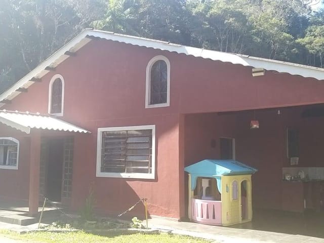 Sítio com 7000m² 6 quartos e 3 banheiros, à venda, no bairro Taiaçupeba em Mogi das Cruzes