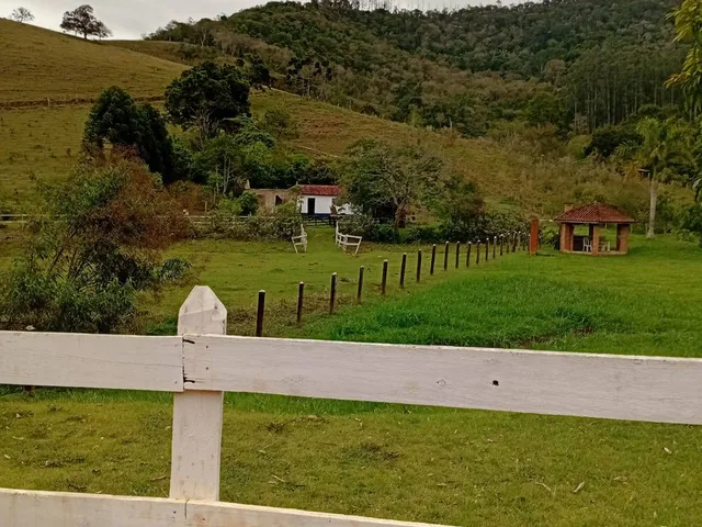 Sítio com 18000m² 4 quartos e 3 banheiros, à venda, no bairro Centro em Lagoinha