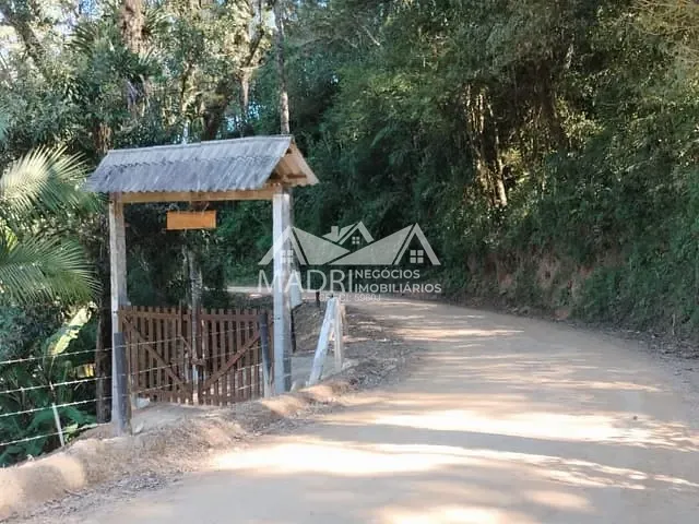 Sítio com 3000m² 1 quarto e 1 banheiro, à venda, no bairro Rio do Meio em Anitápolis