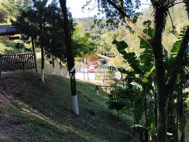 Sítio com 3000m² 1 quarto e 1 banheiro, à venda, no bairro Rio do Meio em Anitápolis
