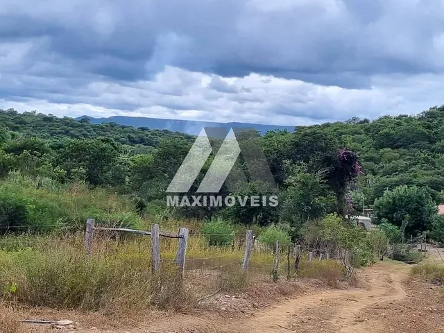 Sítio com 170m² 4 quartos e 1 banheiro, à venda, no bairro Zona Rural em Araçuaí
