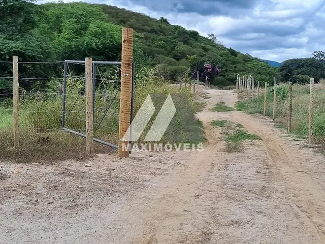 Sítio com 170m² 4 quartos e 1 banheiro, à venda, no bairro Zona Rural em Araçuaí