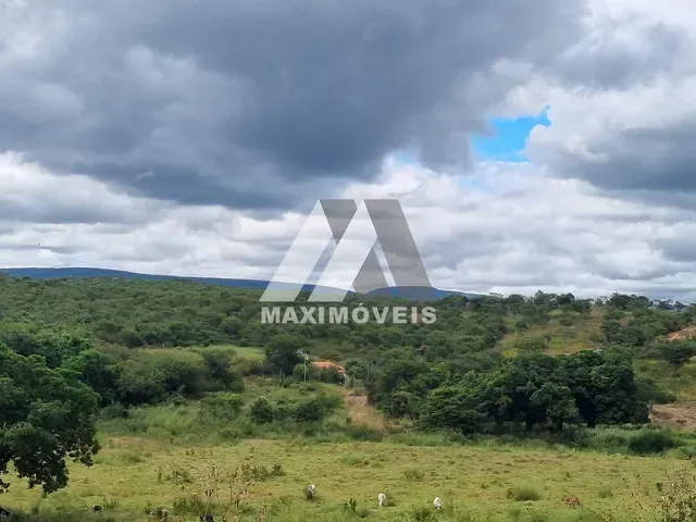 Sítio com 170m² 4 quartos e 1 banheiro, à venda, no bairro Zona Rural em Araçuaí