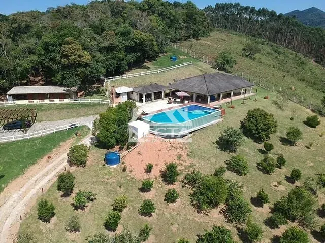 Terreno com 22000m² 3 quartos e 4 banheiros, à venda, no bairro Centro em Paraibuna