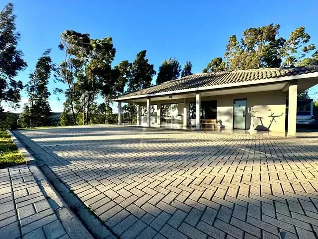 Sítio com 180m² 3 quartos e 3 banheiros, à venda, no bairro Roça Velha em Araucária