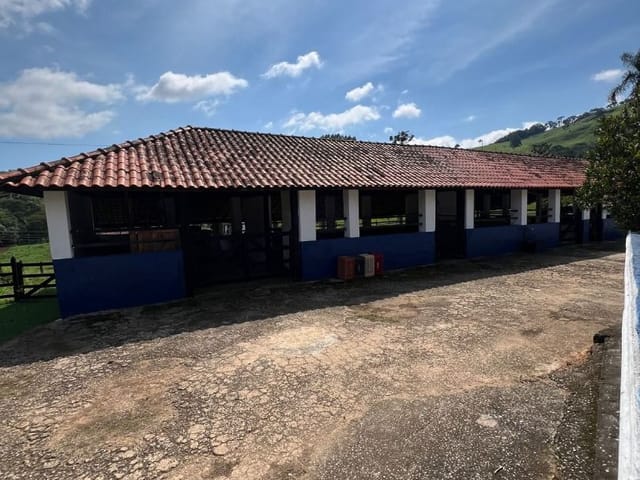 Sítio com 300000m², à venda, no bairro Camanducaia em Camanducaia