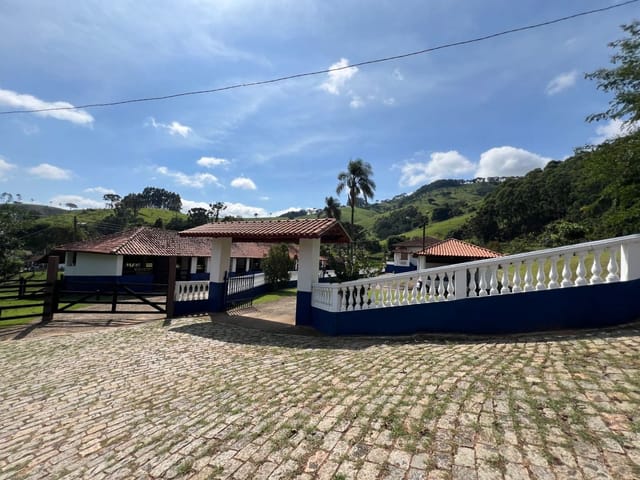 Sítio com 300000m², à venda, no bairro Camanducaia em Camanducaia