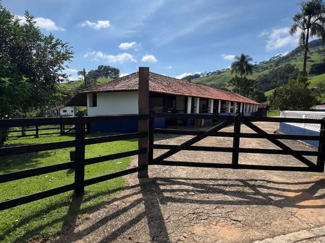 Sítio com 300000m², à venda, no bairro Camanducaia em Camanducaia