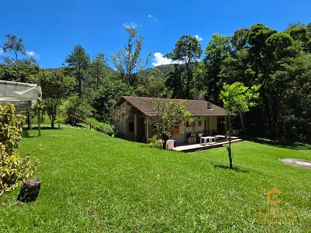 Sítio com 20000m² 4 quartos e 2 banheiros, à venda, no bairro Lumiar em Nova Friburgo