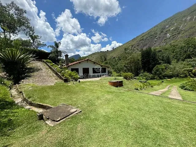 Sítio com 24200m² 3 quartos e 2 banheiros, à venda, no bairro Itaipava em Petrópolis