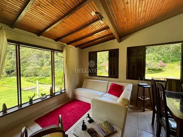 Sítio com 24200m² 3 quartos e 2 banheiros, à venda, no bairro Itaipava em Petrópolis