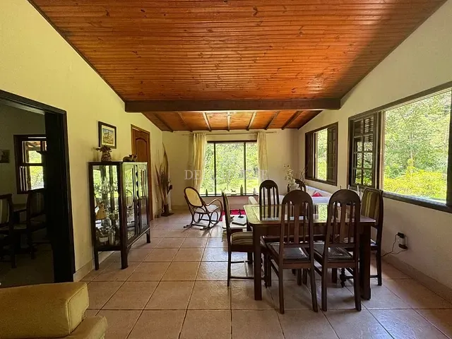Sítio com 24200m² 3 quartos e 2 banheiros, à venda, no bairro Itaipava em Petrópolis