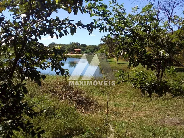 Sítio com 30000m², à venda, no bairro Zona Rural em Araçuaí