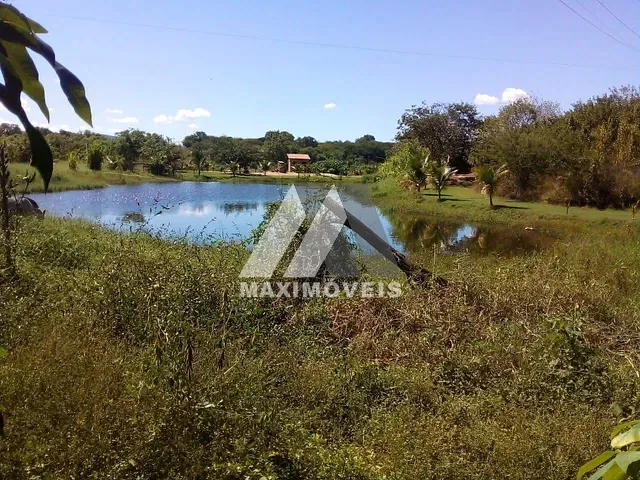 Sítio com 30000m², à venda, no bairro Zona Rural em Araçuaí