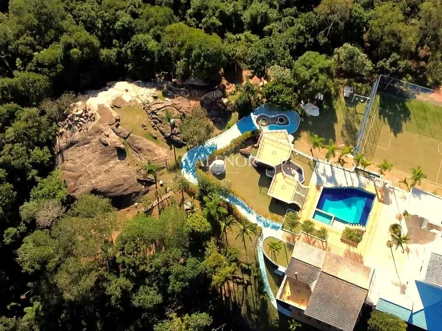 Sítio com 105000m² 12 quartos e 15 banheiros, à venda, no bairro Centro em Piedade