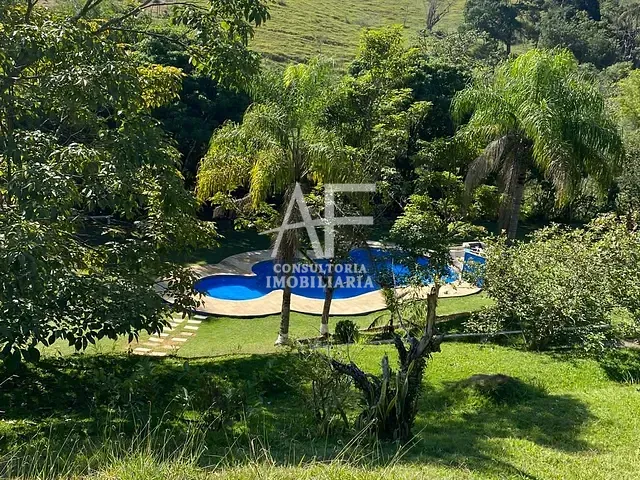 Sítio com 15000m² 10 quartos e 10 banheiros, à venda, no bairro Jardim Colônia em Jacareí