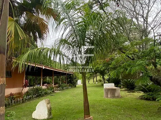 Sítio com 15000m² 10 quartos e 10 banheiros, à venda, no bairro Jardim Colônia em Jacareí