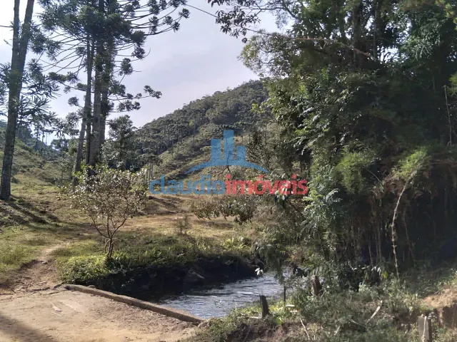 Sítio com 61m² 6 quartos e 4 banheiros, à venda, no bairro DIVISA PASSA VINTE /LIBERDADE em Passa Vinte