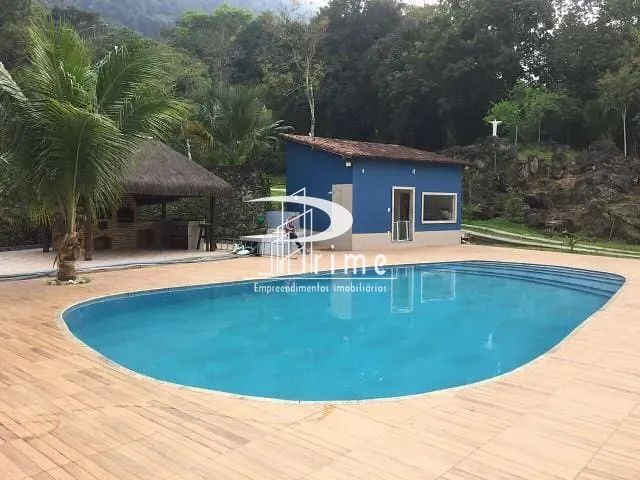 Sítio com 20000m² 7 quartos e 12 banheiros, à venda, no bairro Parada Modelo em Guapimirim