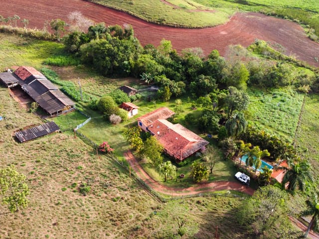 Sítio com 200000m² 4 quartos e 5 banheiros, à venda, no bairro BR 267 em Lima Duarte