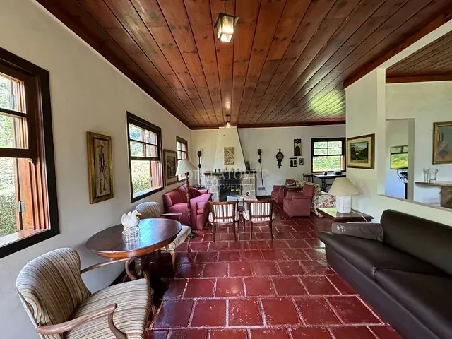 Sítio com 24200m² 4 quartos e 5 banheiros, à venda, no bairro Cuiabá em Petrópolis