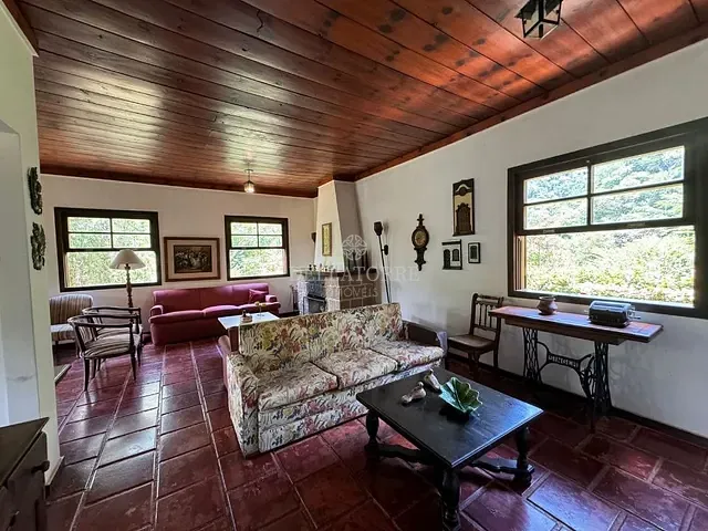 Sítio com 24200m² 4 quartos e 5 banheiros, à venda, no bairro Cuiabá em Petrópolis