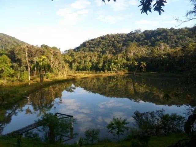 Sítio com 96000m² 4 quartos e 3 banheiros, à venda, no bairro Santa Rita do Ribeira em Miracatu